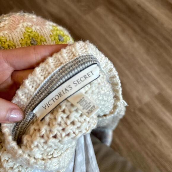 victoria’s secret vintage sweater - Picture 5 of 5